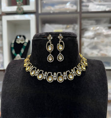 NECKLACE NK037 VICKTORIAN WHITE