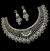 NECKLACE NECKLACE 459 DIAMOND EMERALD