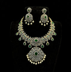 NECKLACE Necklace 480 DIAMOND EMERALD