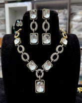 NECKLACE NK056 VICKTORIAN WHITE