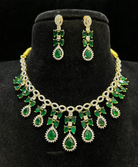 NECKLACE NE526 DIAMOND EMERALD