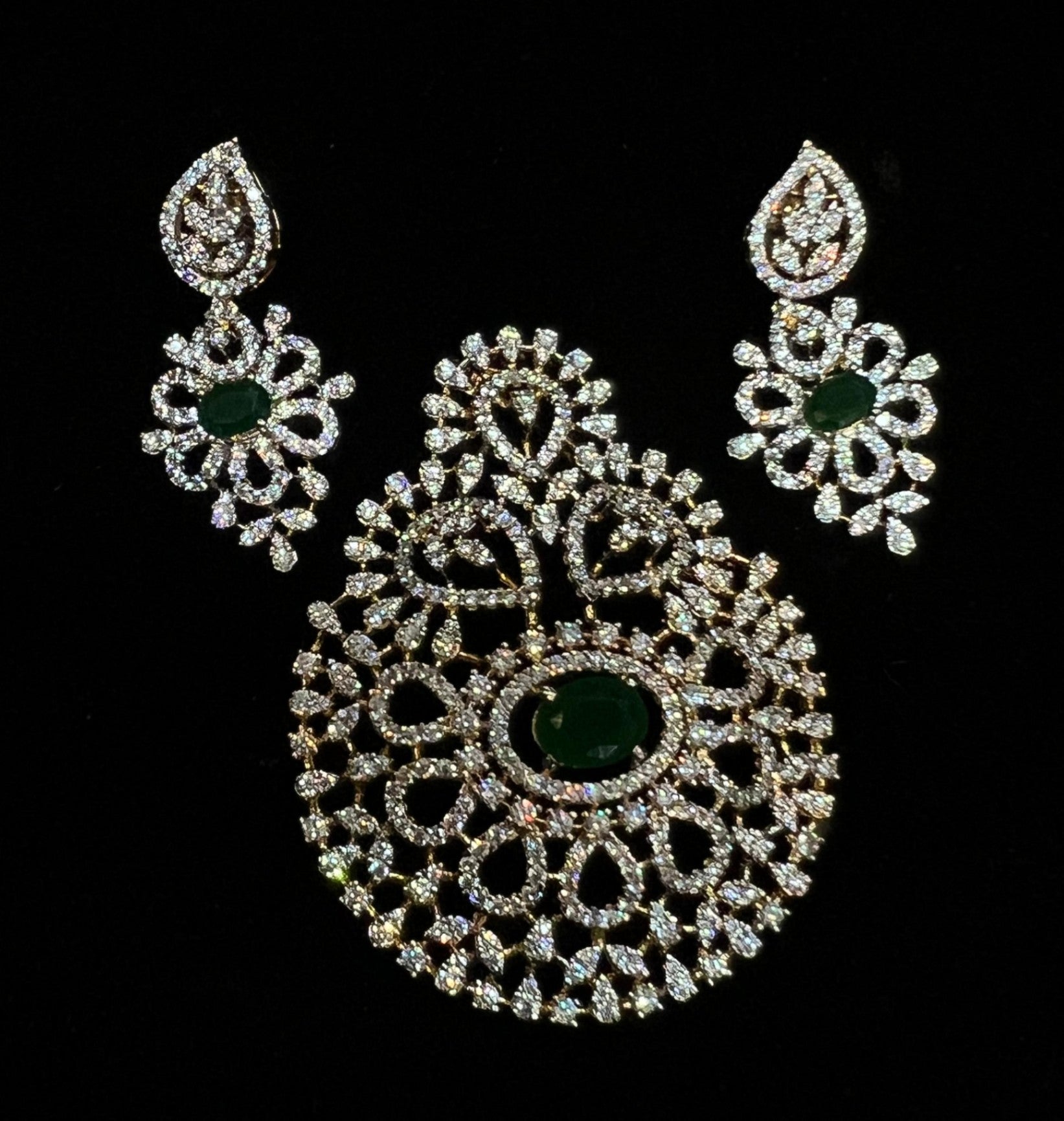 PENDANT SET CHAINS DIAMOND PENDANT SET PE132 DIAMOND EMERALD