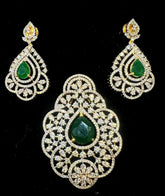 PENDANT SET CHAINS Pendant set 122 DIAMOND EMERALD