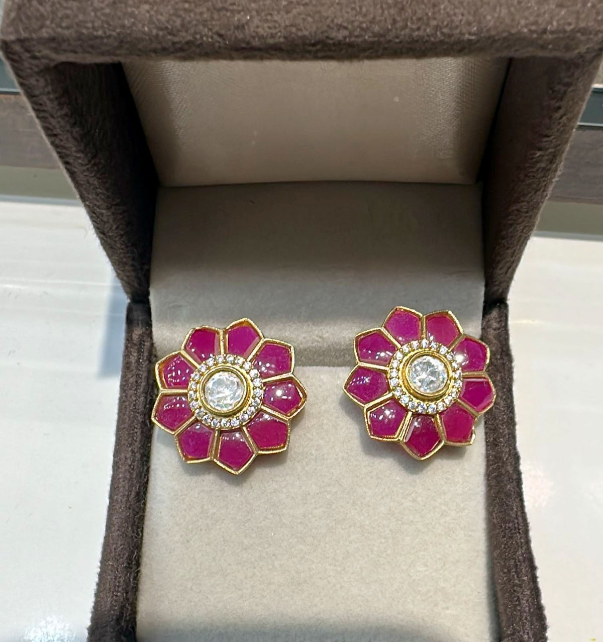 Earring Eartops 107 GOLDEN STONE RUBY