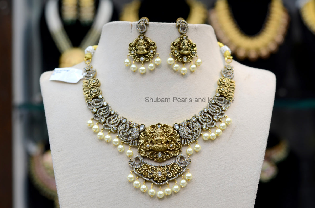 NECKLACE NK152 VICKTORIAN  WHITE
