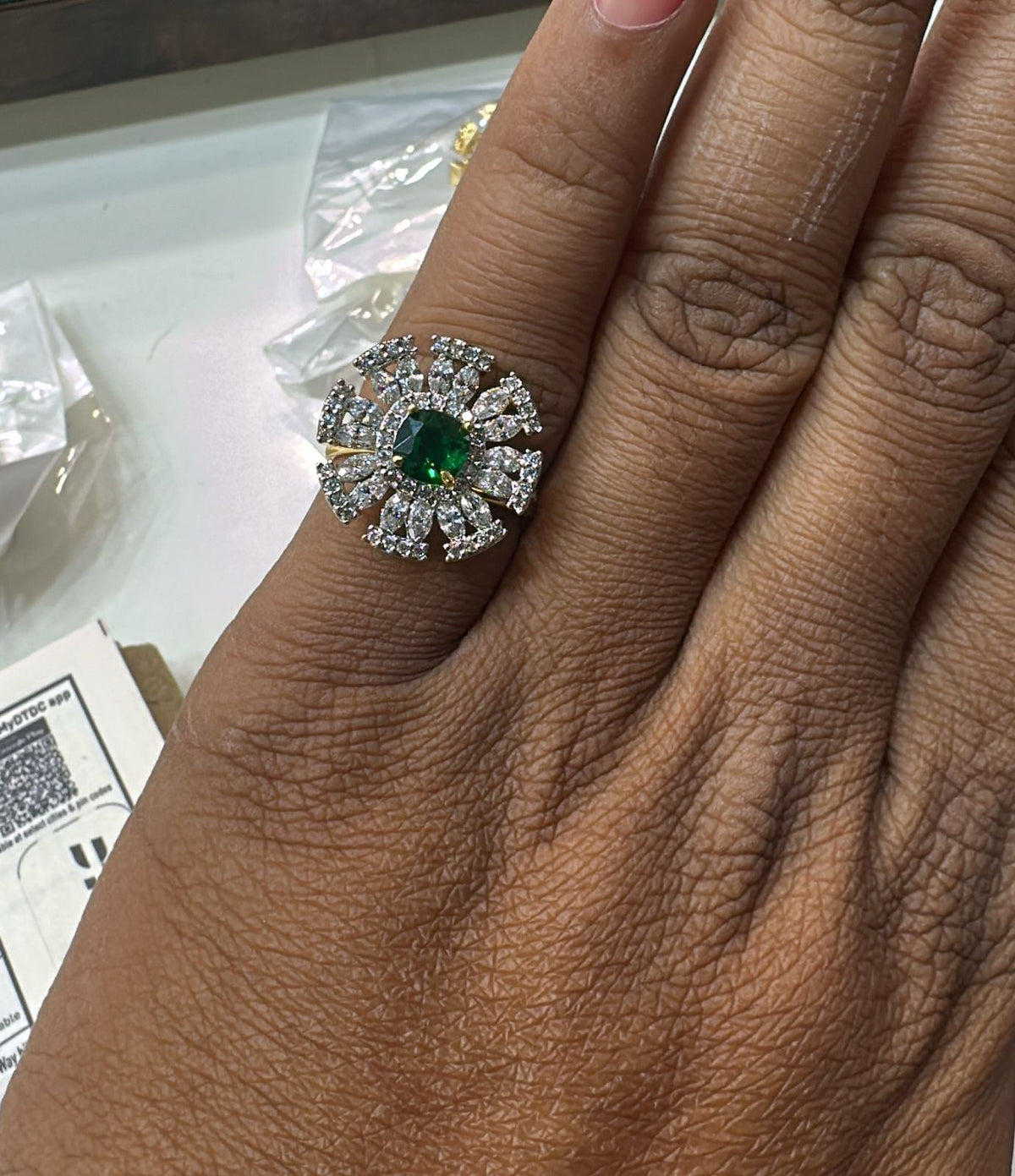 FINGERRING Finger ring 030 DIAMOND EMERALD