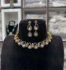 NECKLACE NK037 VICKTORIAN  WHITE