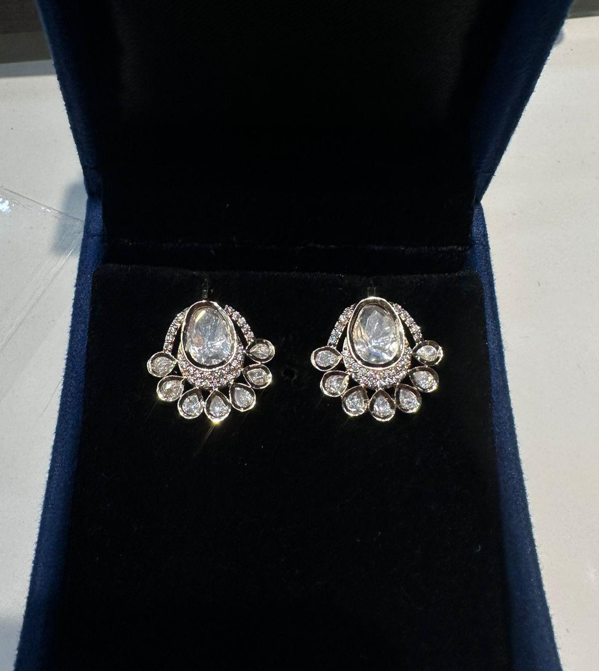 Earring Eartops 110 Kundan WHITE