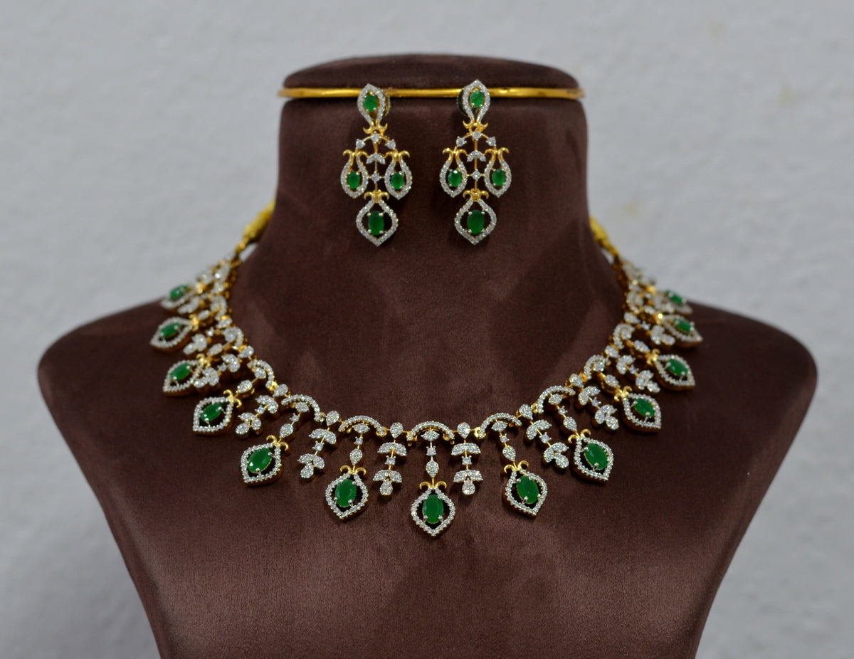 NECKLACE nK225 DIAMOND  EMERALD