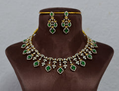 NECKLACE nK225 DIAMOND  EMERALD