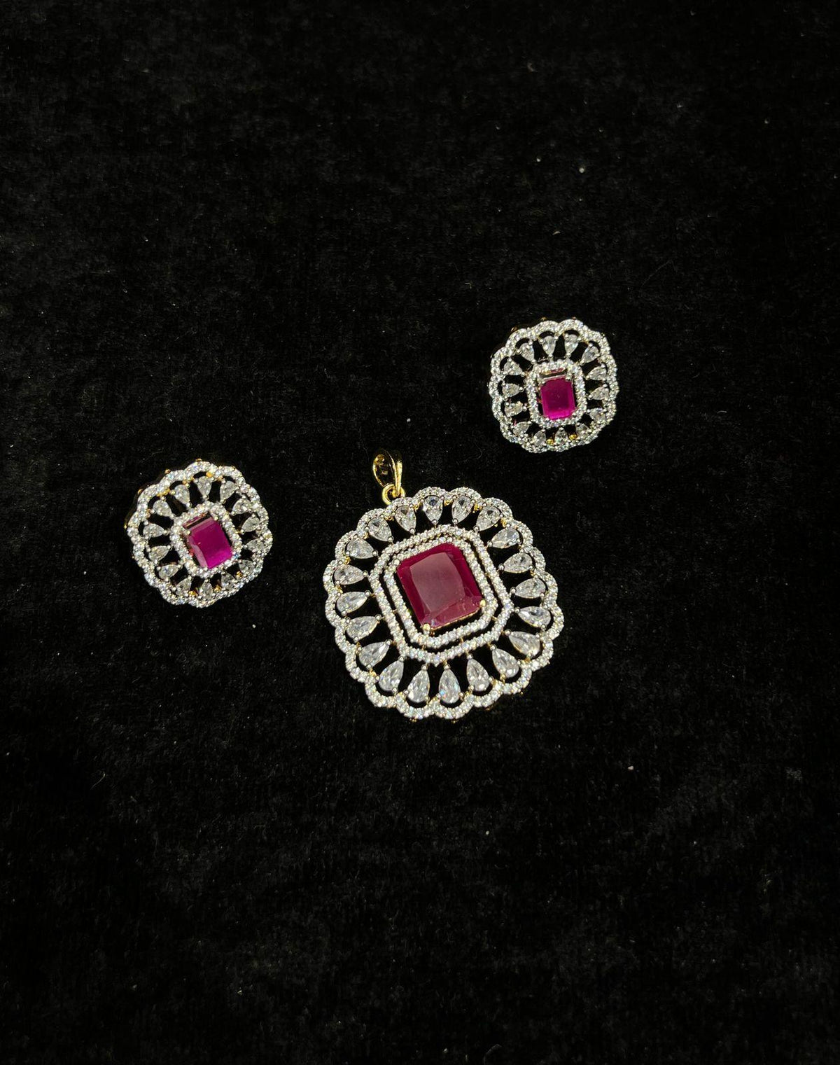 PENDANT SET CHAINS Pendant set 163 DIAMOND RUBY