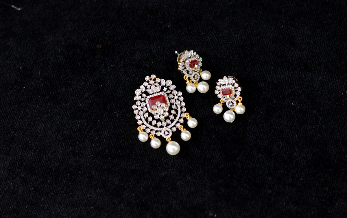 PENDANT SET / LOCKETS Pendant set 251 DIAMOND RUBY