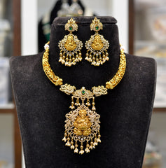 NECKLACE Nakshi hasli NAKSHI AD STONE GOLDEN