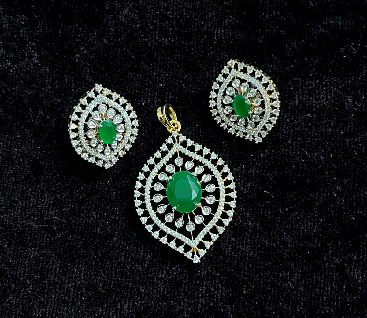 PENDANT SET CHAINS pendant set 178 DIAMOND EMERALD