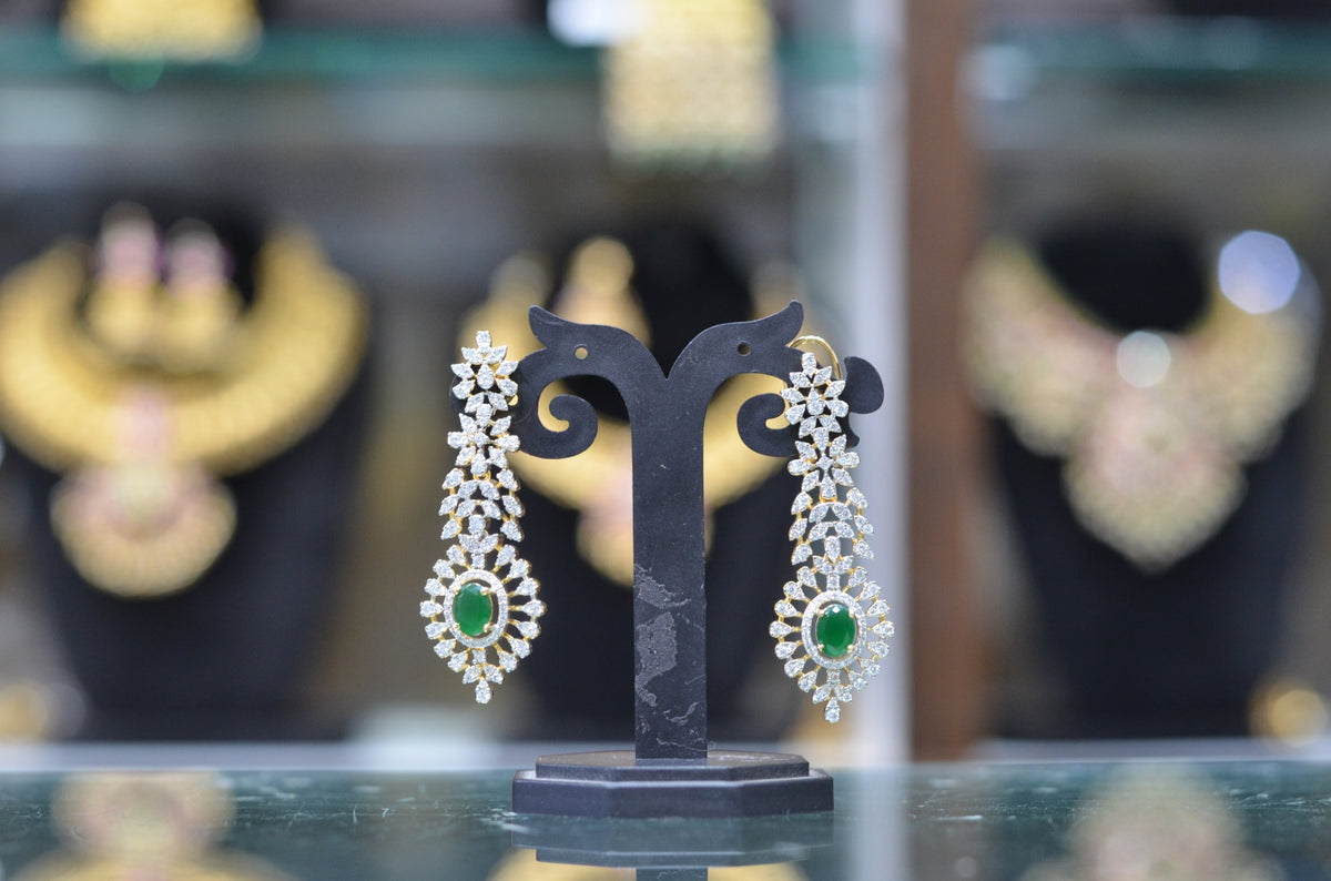 Earring earrings 300 DIAMOND EMERALD