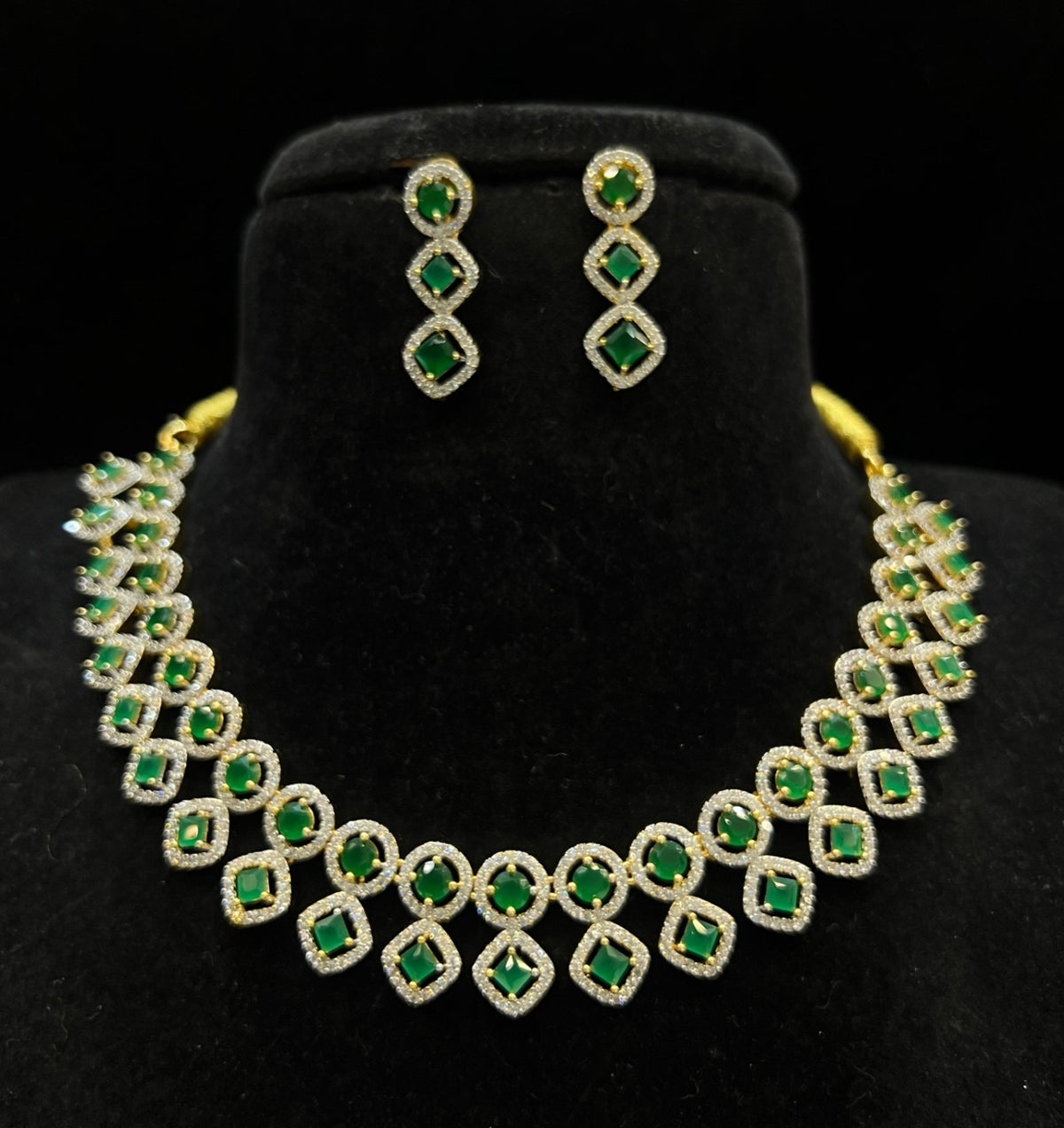 NECKLACE NE519 DIAMOND  EMERALD