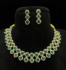 NECKLACE NE519 DIAMOND  EMERALD