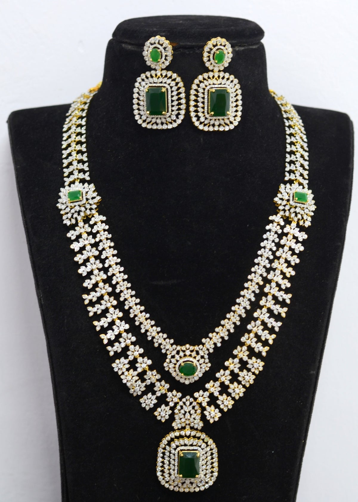 NECKLACE NK165 DIAMOND  EMERALD