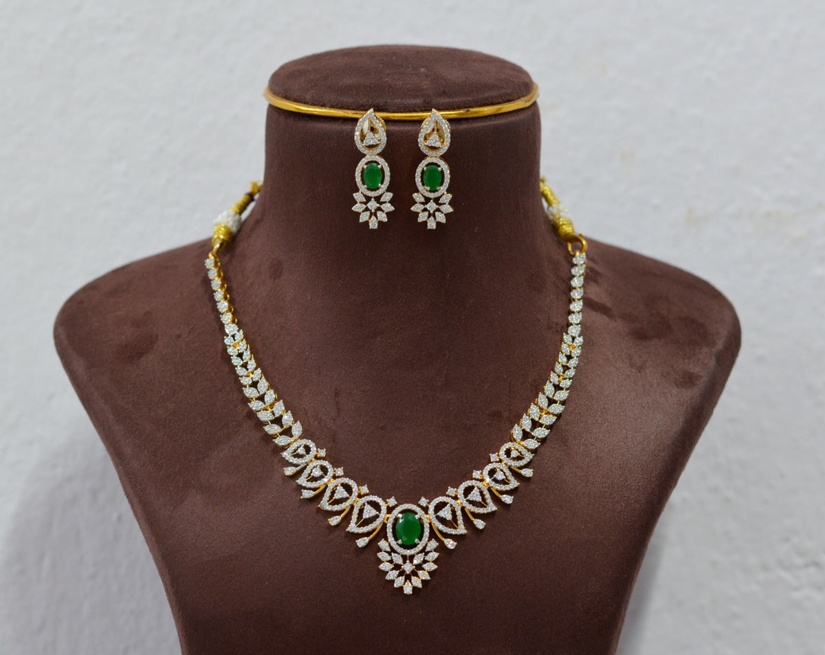 NECKLACE Necklace 914 DIAMOND EMERALD
