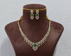 NECKLACE Necklace 914 DIAMOND EMERALD