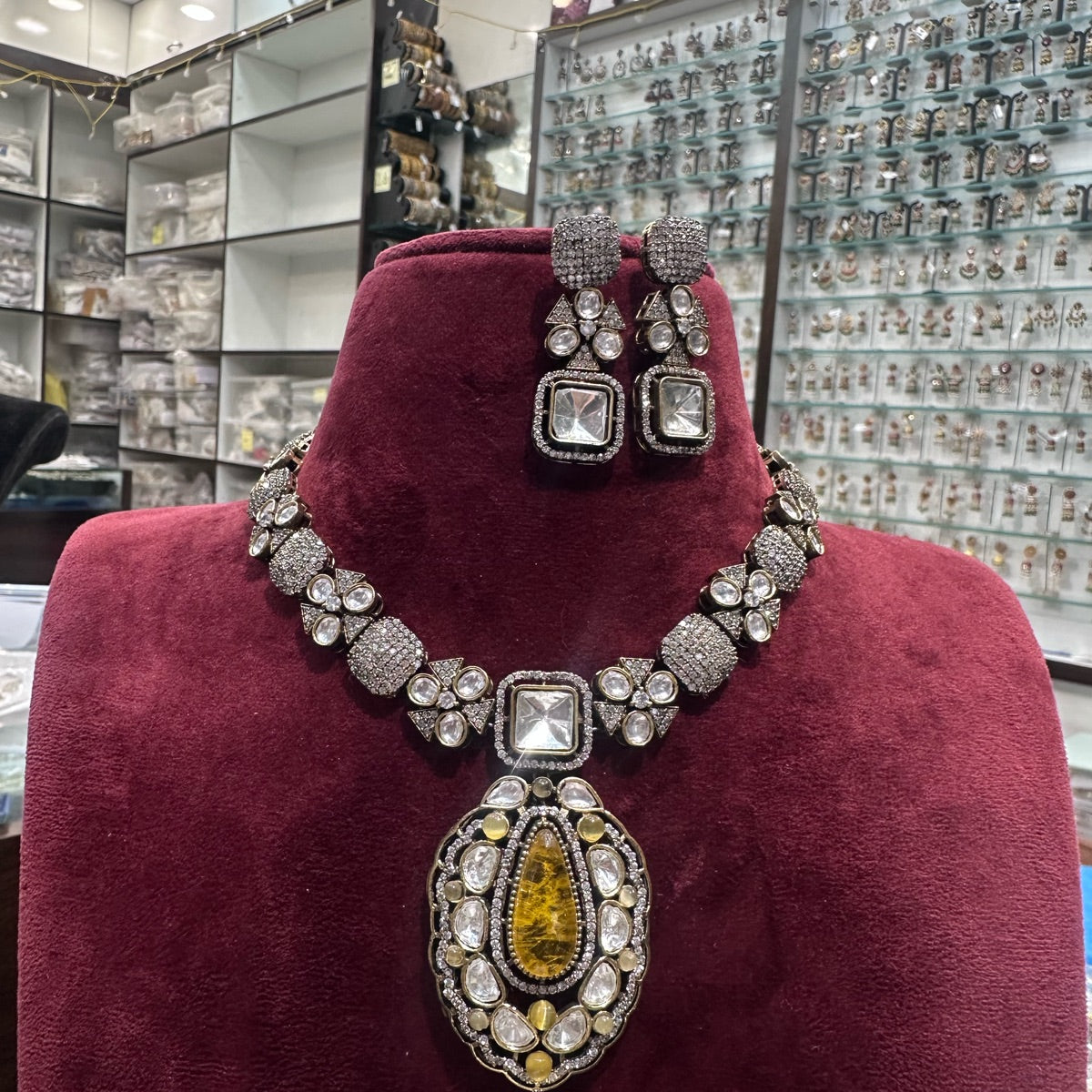 NECKLACE Nk133 VICKTORIAN  YELLOW