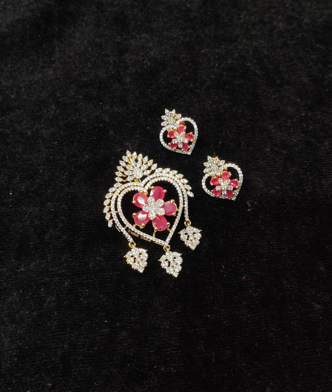 PENDANT SET / LOCKETS pendant set 132 DIAMOND RUBY