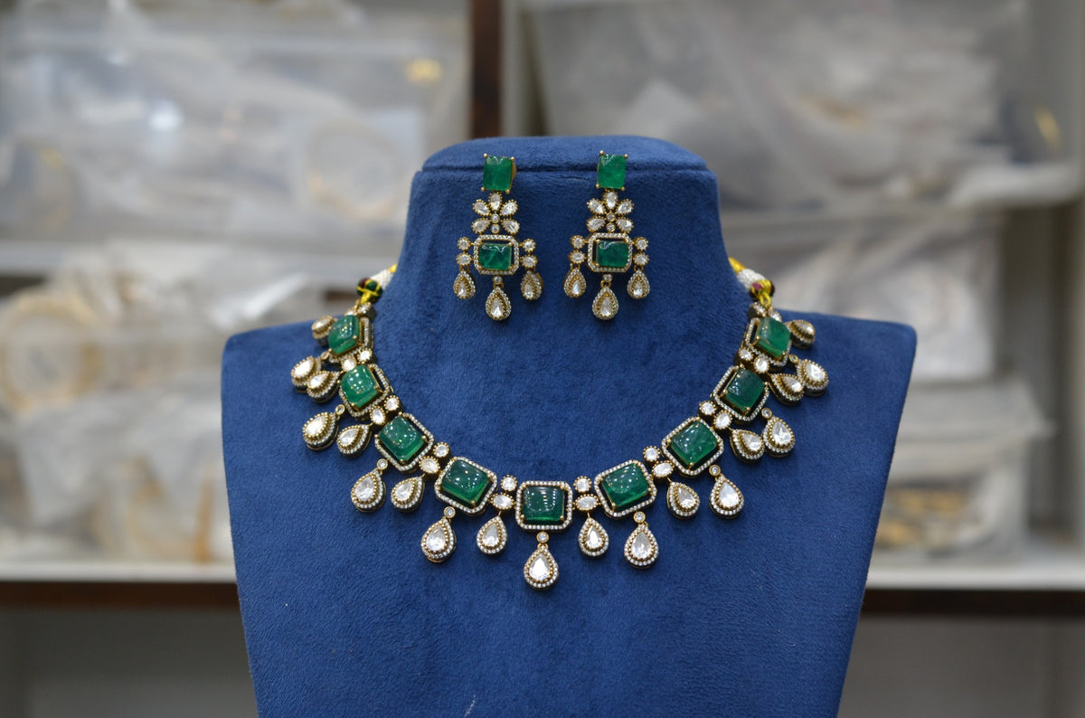 NECKLACE nk026 VICKTORIAN  EMERALD mozonite