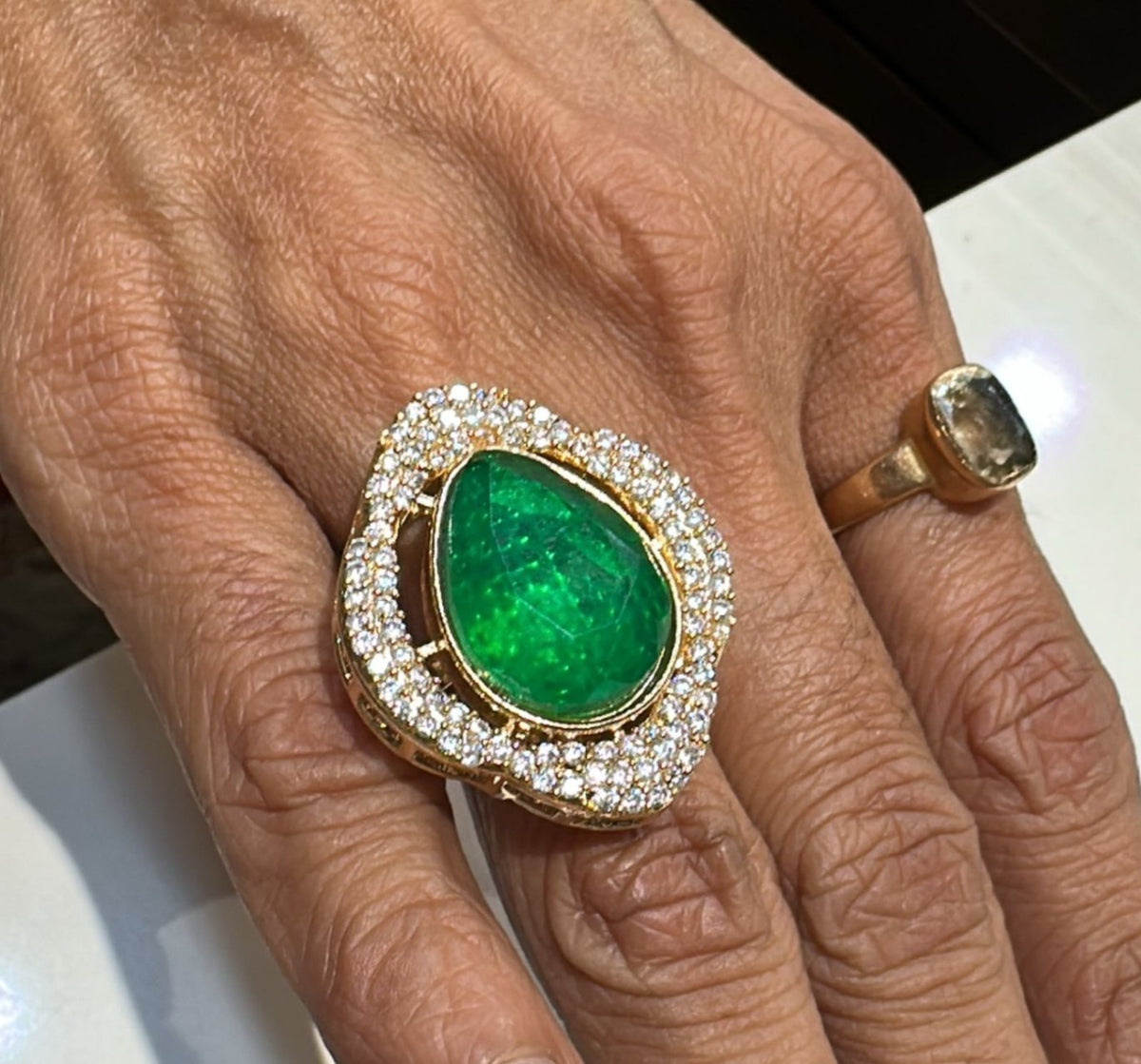 FINGERRING Finerring 54 GOLDEN STONE EMERALD