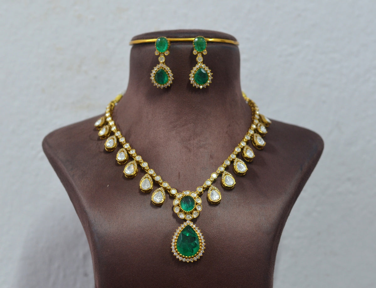 NECKLACE Necklace 552 MOZONITE EMERALD AND WHITE
