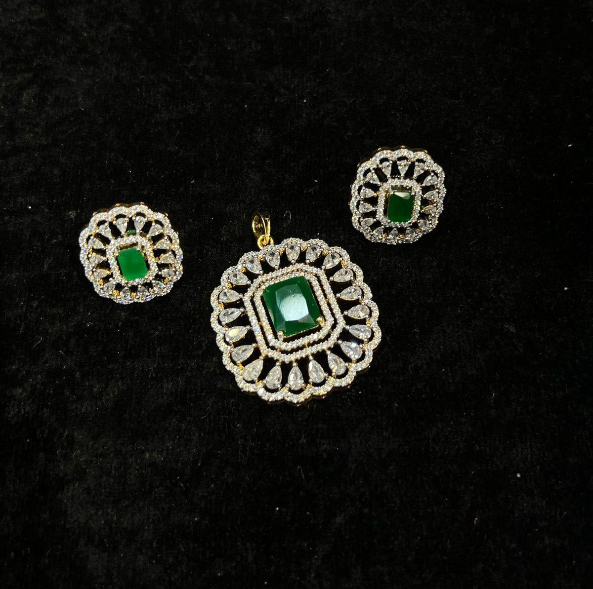 PENDANT SET CHAINS Pendant set 163 DIAMOND EMERALD