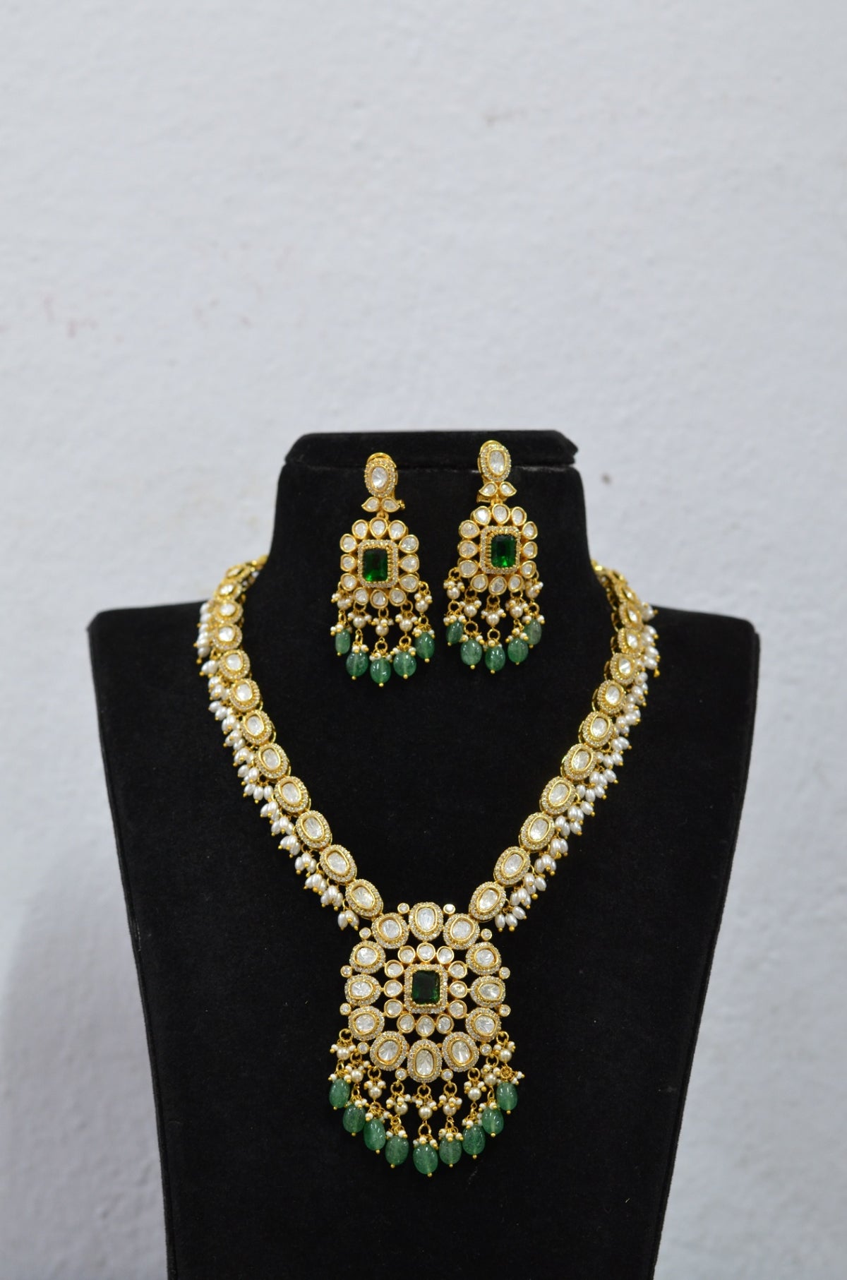 JADAU necklace 857 JAdau With Mozonite WHITE AND EMERALD
