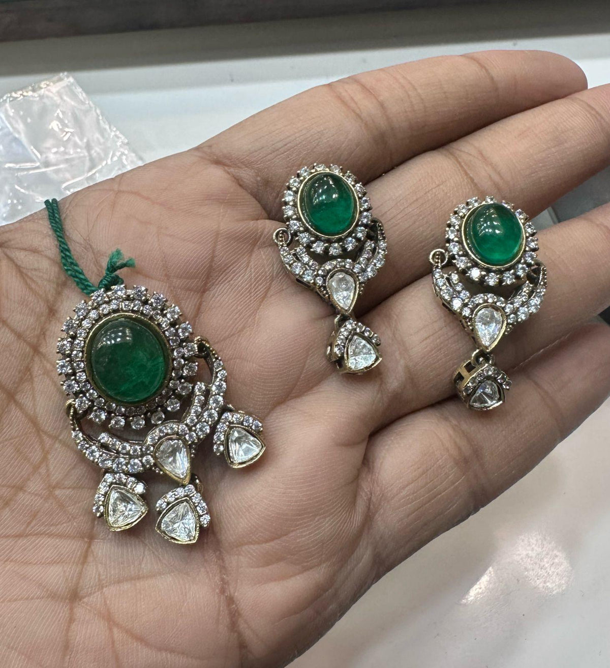 PENDANT SET CHAINS pendant set 126 MOZONITE EMERALD