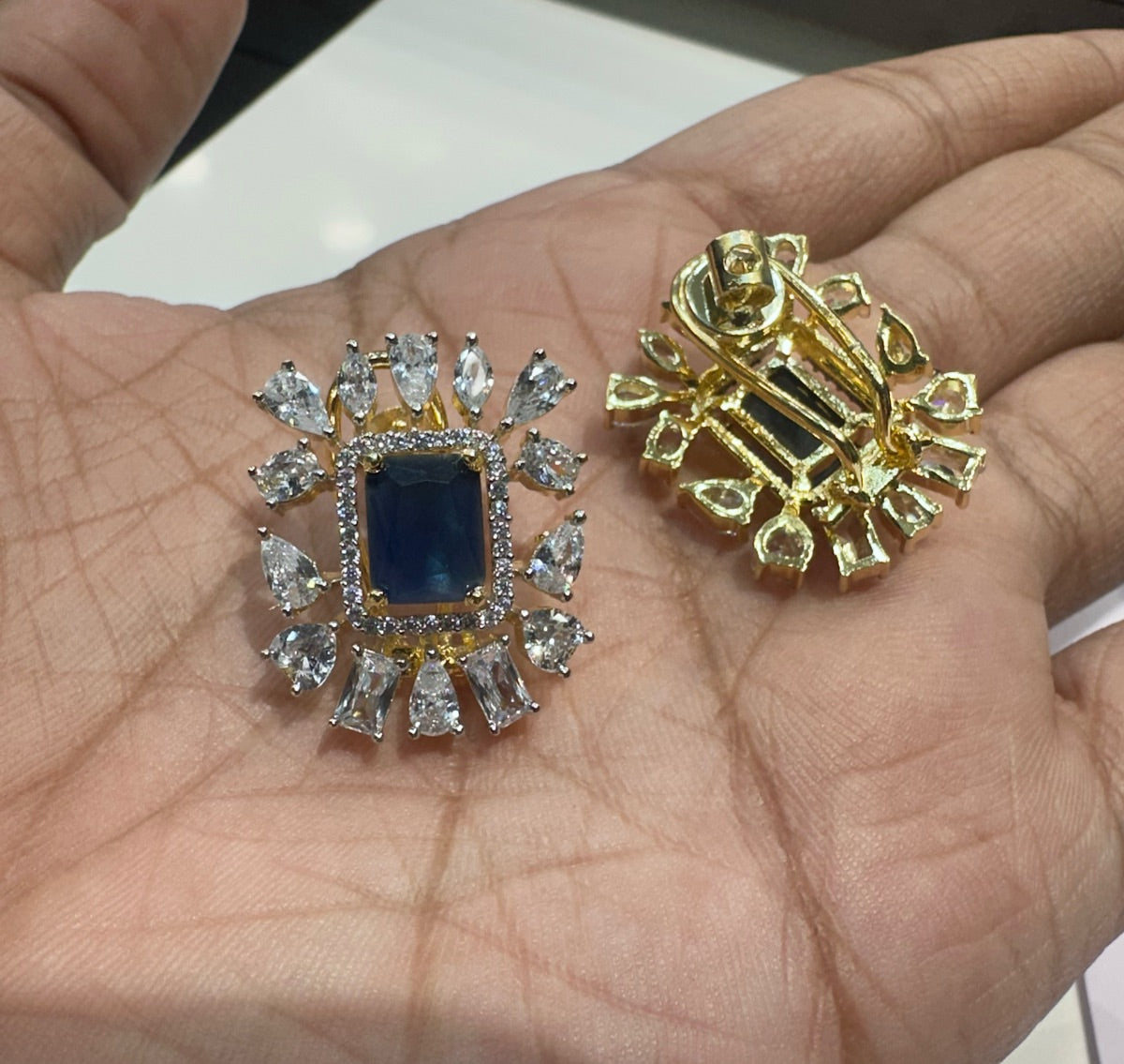 Earring Eartops 069 DIAMOND BLUE