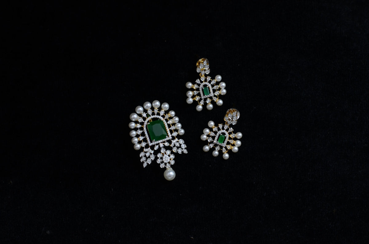 PENDANT SET / LOCKETS PE 285 DIAMOND  EMERALD