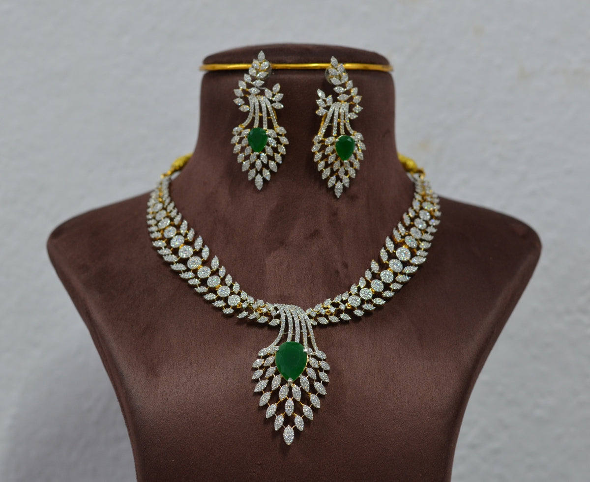 NECKLACE Nk110 DIAMOND  EMERALD