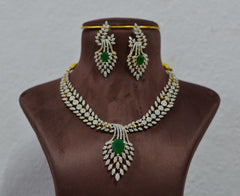 NECKLACE Nk110 DIAMOND  EMERALD