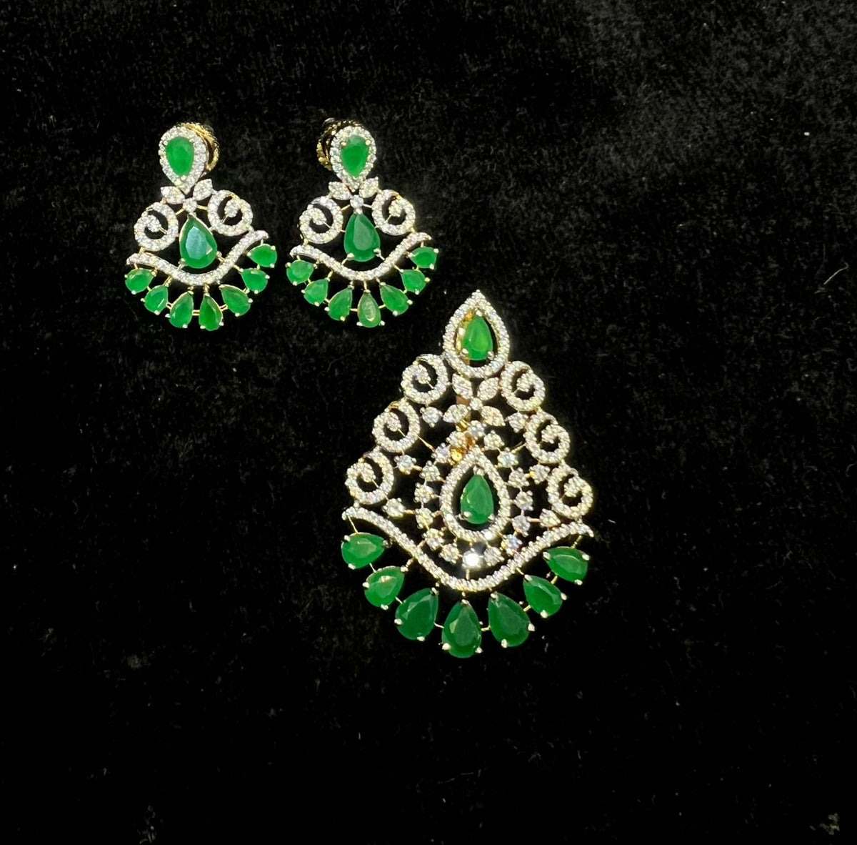 PENDANT SET CHAINS pendant set 217 DIAMOND EMERALD