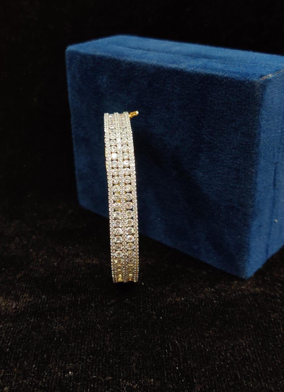 BRACELET/BANGLE BRACELET 1045 WHITE Openable