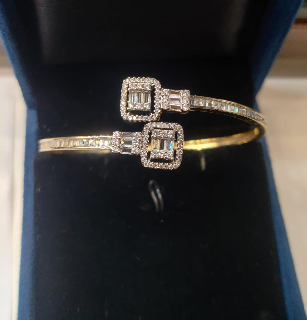 BRACELET/BANGLE BRACELET 1041 WHITE Openable