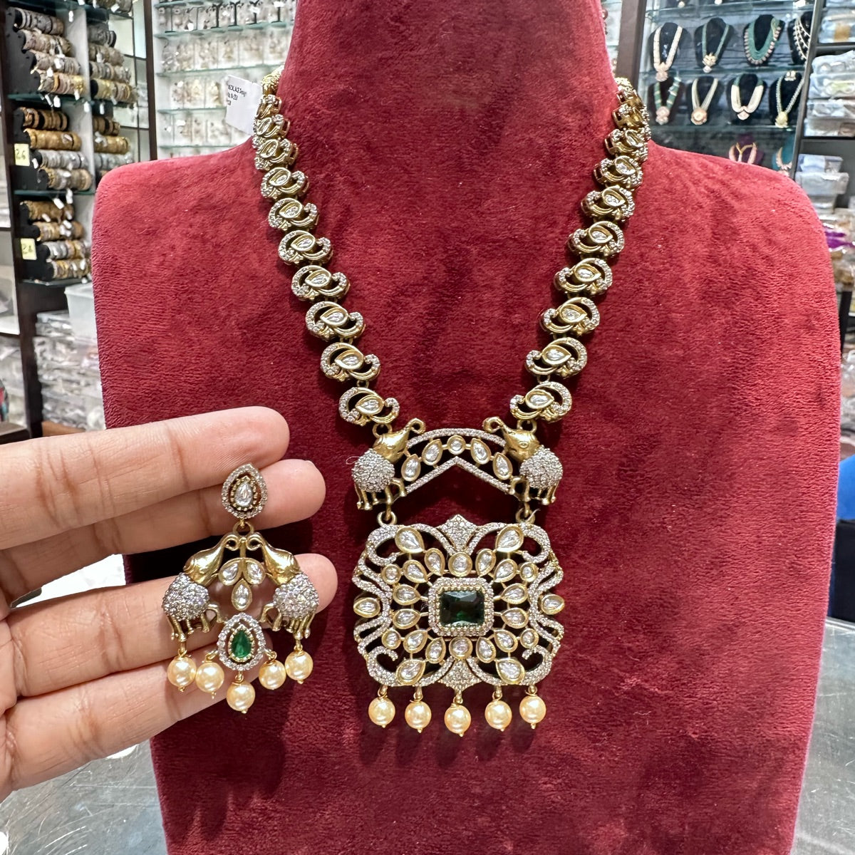 NECKLACE Nk209 VICKTORIAN  EMERALD