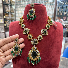 NECKLACE NK334 VICKTORIAN  EMERALD