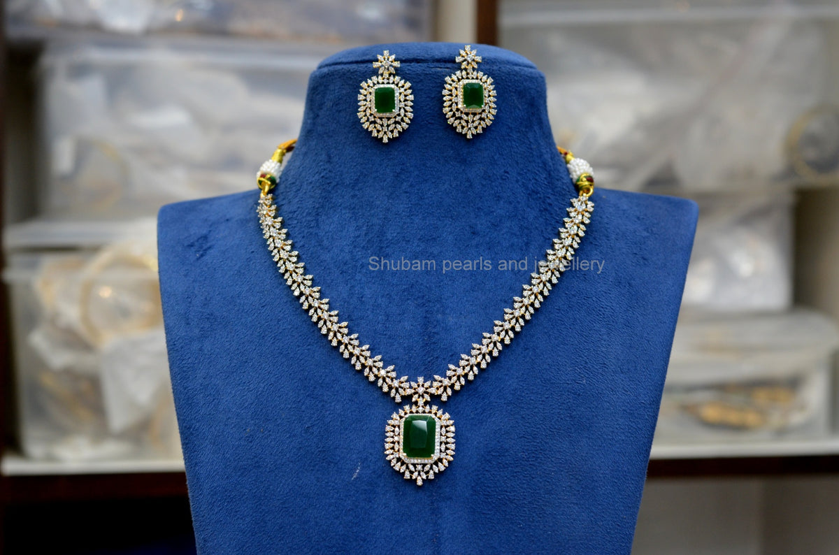 NECKLACE Necklace 830 DIAMOND EMERALD