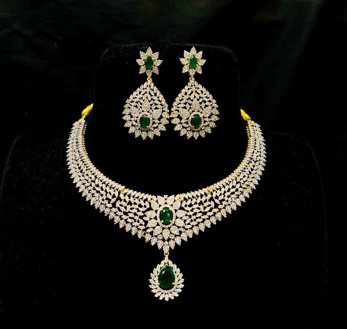 NECKLACE GJ NECKLACE 431 DIAMOND  EMERALD