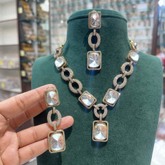 NECKLACE NK056 VICKTORIAN  WHITE