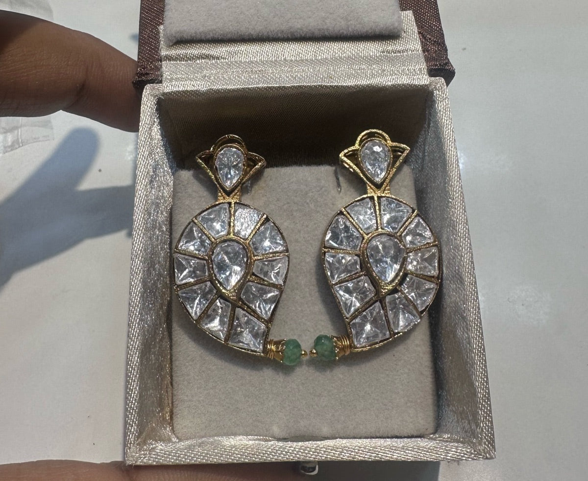 Earring Earrings 288 A MOZONITE EMERALD