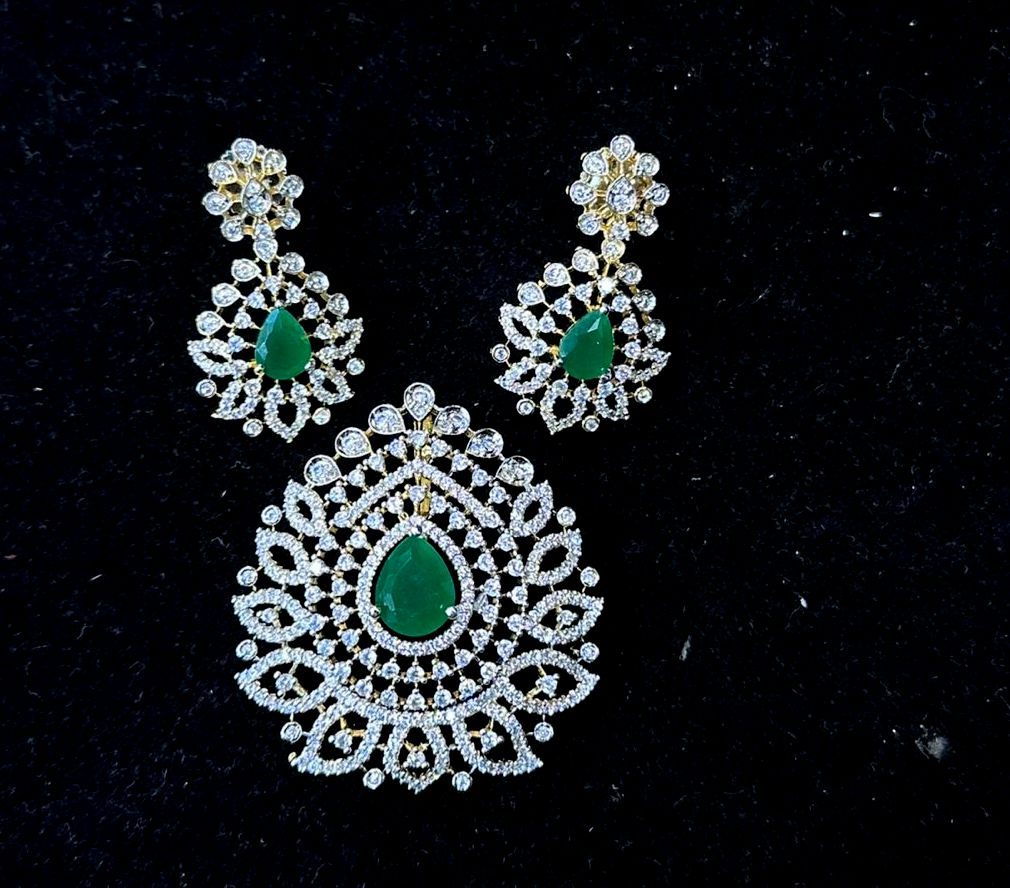 PENDANT SET CHAINS pendant set 131 DIAMOND EMERALD