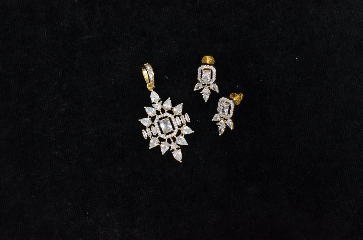 PENDANT SET / LOCKETS Pendant set 211 DIAMOND WHITE