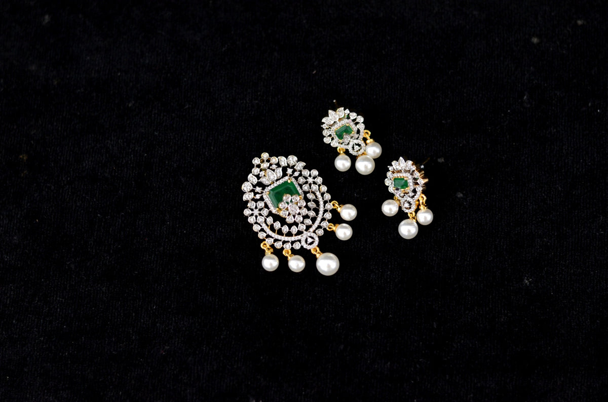 PENDANT SET / LOCKETS Pendant set 251 DIAMOND EMERALD