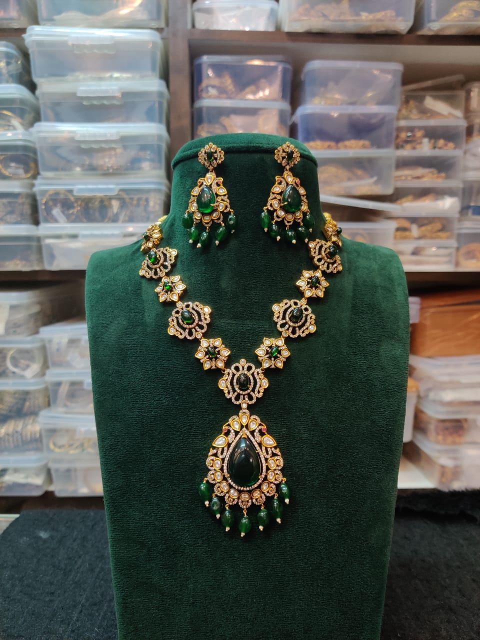 NECKLACE NK334 VICKTORIAN  EMERALD