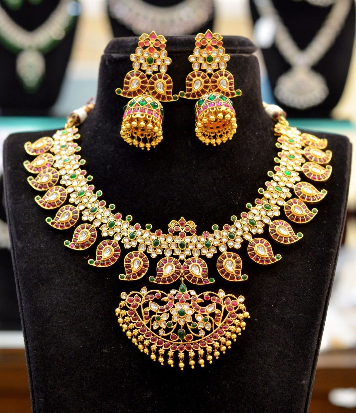 NECKLACE sHORT KEMPU MANGO KEMPu MULTI COLOR